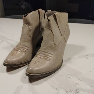 VERY VOLATILE cowgirl style short boots